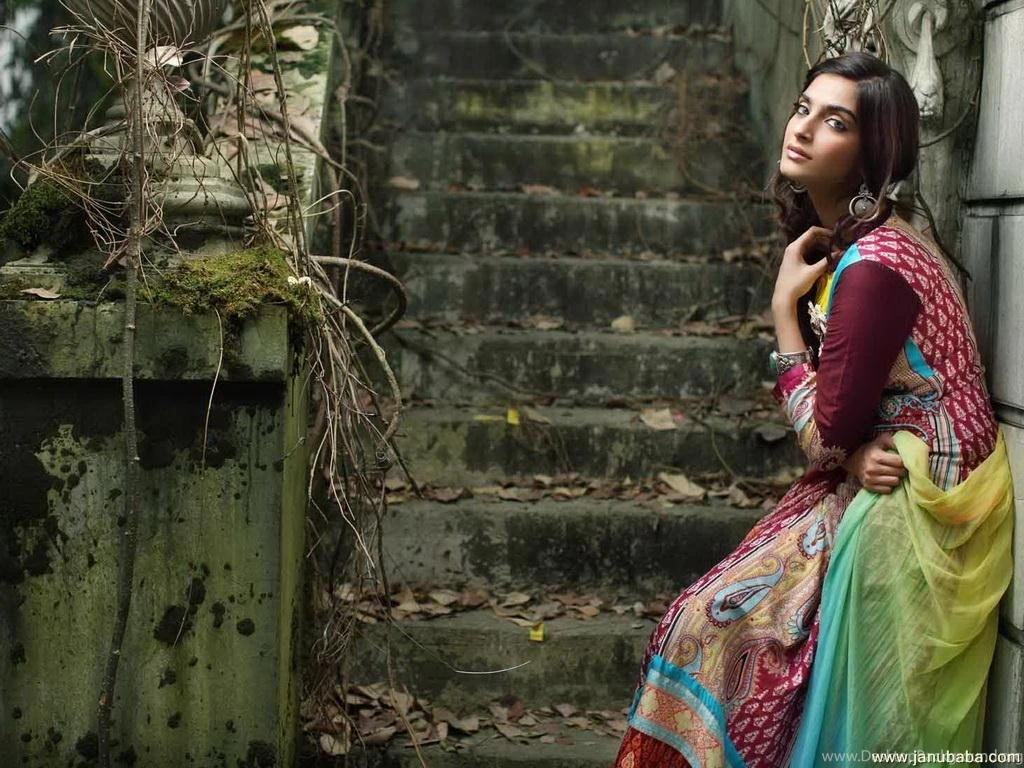 Sonam Kapoor Wallpapers   (1024x768) : Janubaba.com