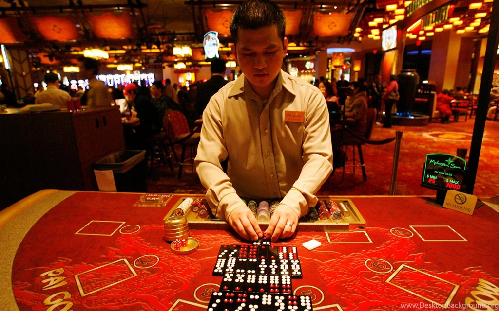 Miscellaneous: Adjusting The Poker Chips, Picture Nr. 58912