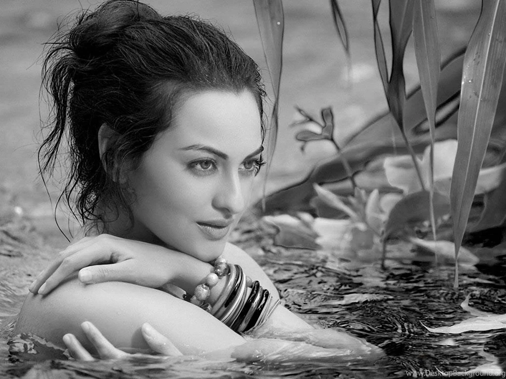 Beautiful Sonakshi Sinha In Water Download Hd Widescreen ...
