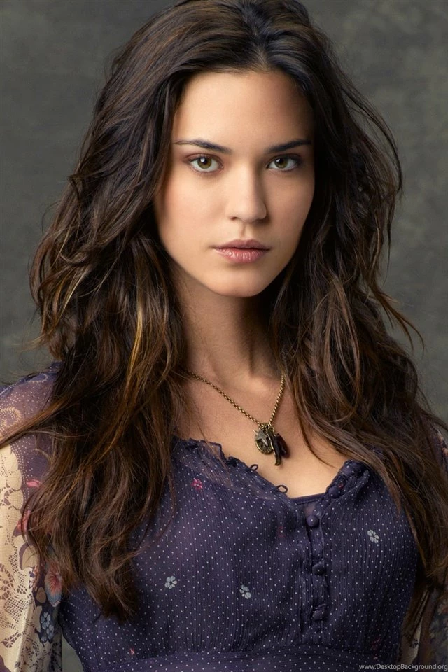 Odette Annable 01 iPhone Wallpapers