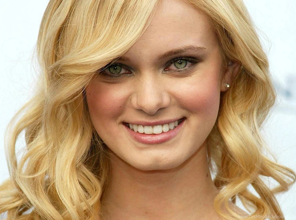 Sara Paxton Wallpapers