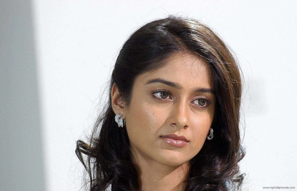 Bollywood Actress ILEANA DCRUZ Photos