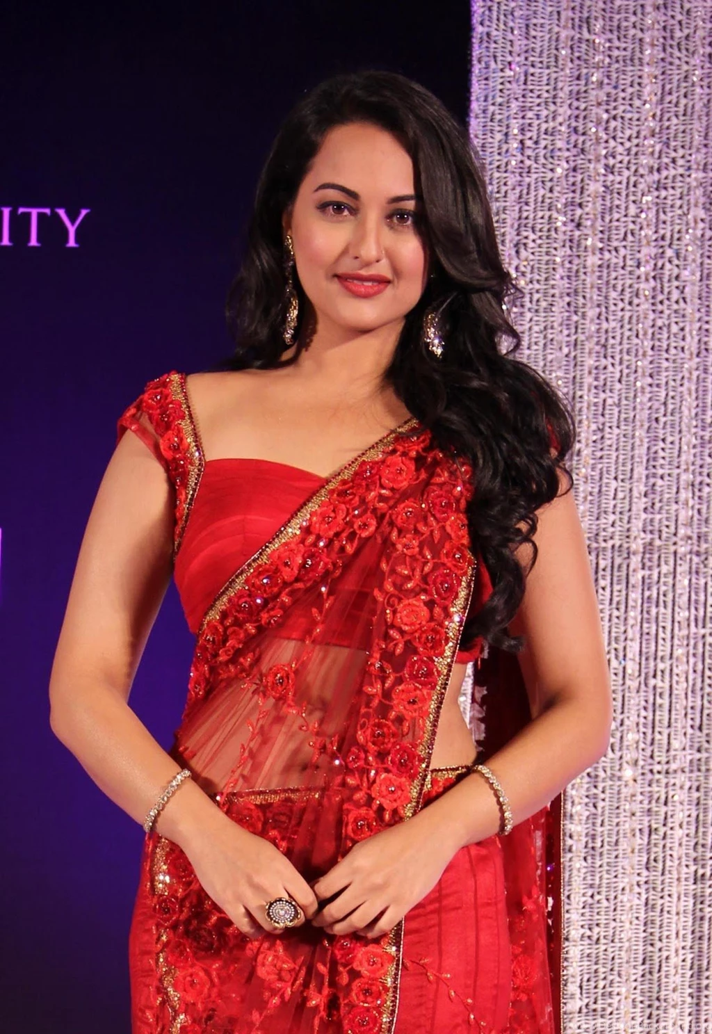 Free Download Wallpapers HD : Indian Bollywood Sonakshi Sinha Hot ...