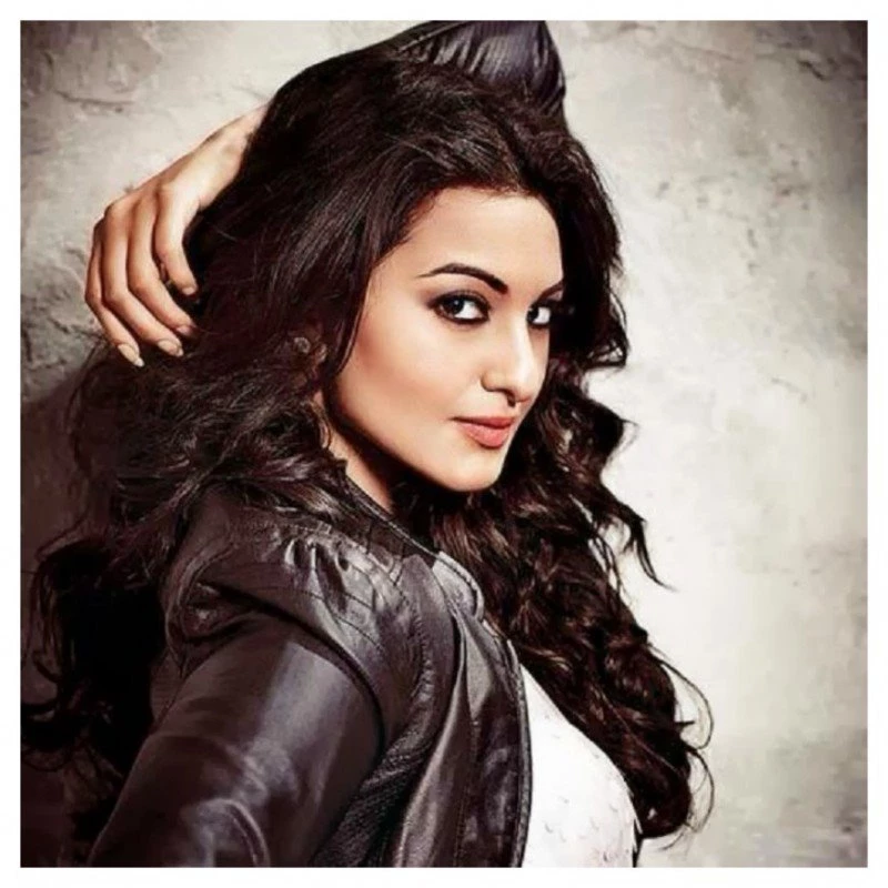 Sonakshi Sinha Bollywood Star HD Wallpapers Pics
