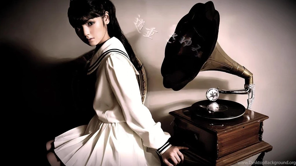 SYMPHONIES WALLPAPER (