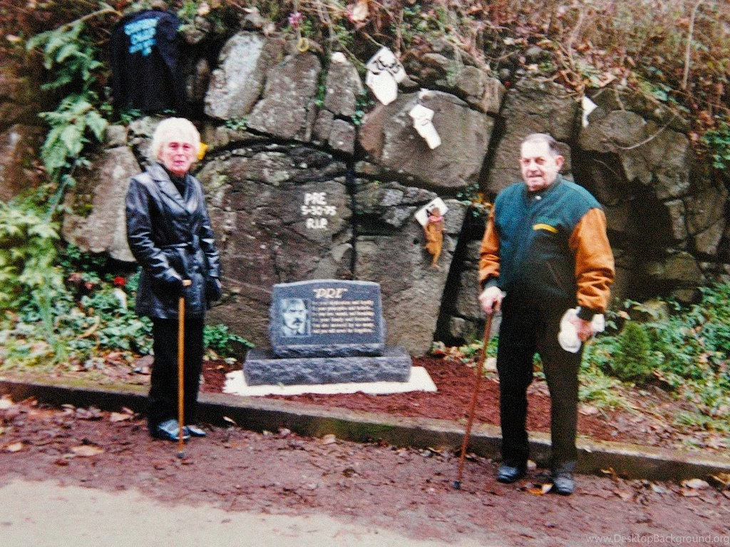 Steve Prefontaine's Parents, Elfriede And Ray Prefontaine, Stand ...