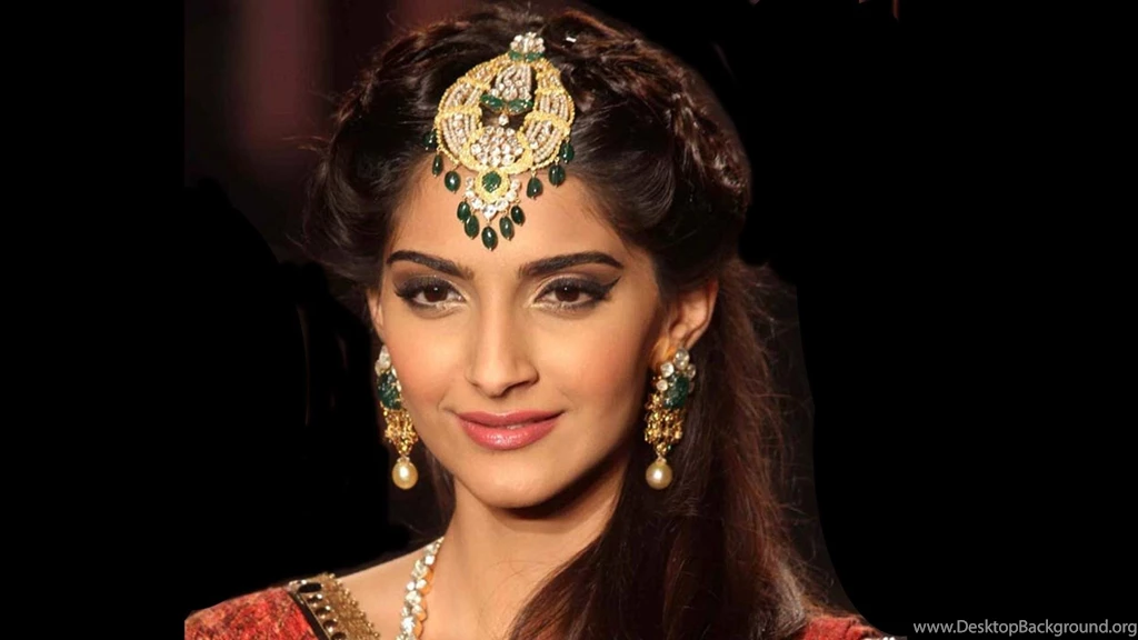 Sonam Kapoor Accessories Picture