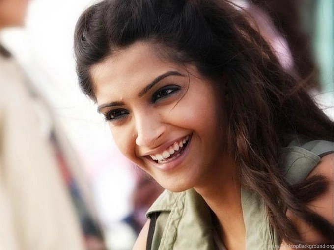 Download Free Actress Mobile Wallpapers For Cell Phones