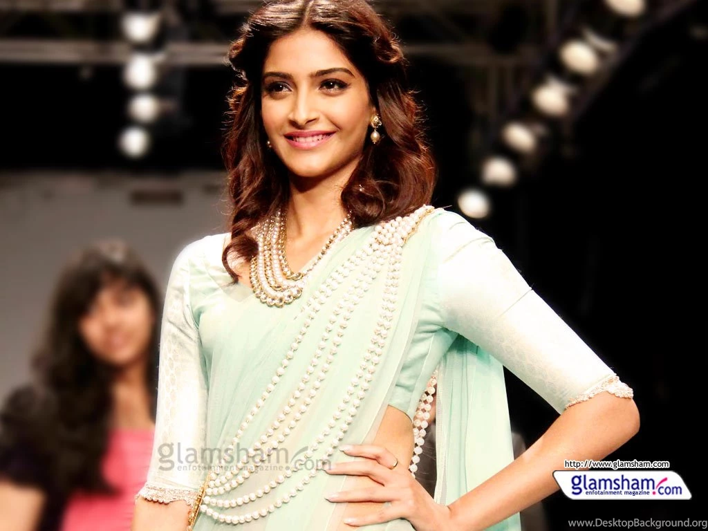 Sonam Kapoor High Resolution Image 37278 Glamsham.