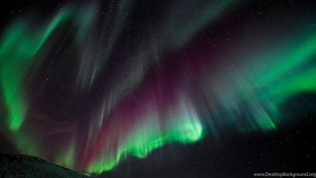 THE NORTHERN LIGHTS WALLPAPER   (