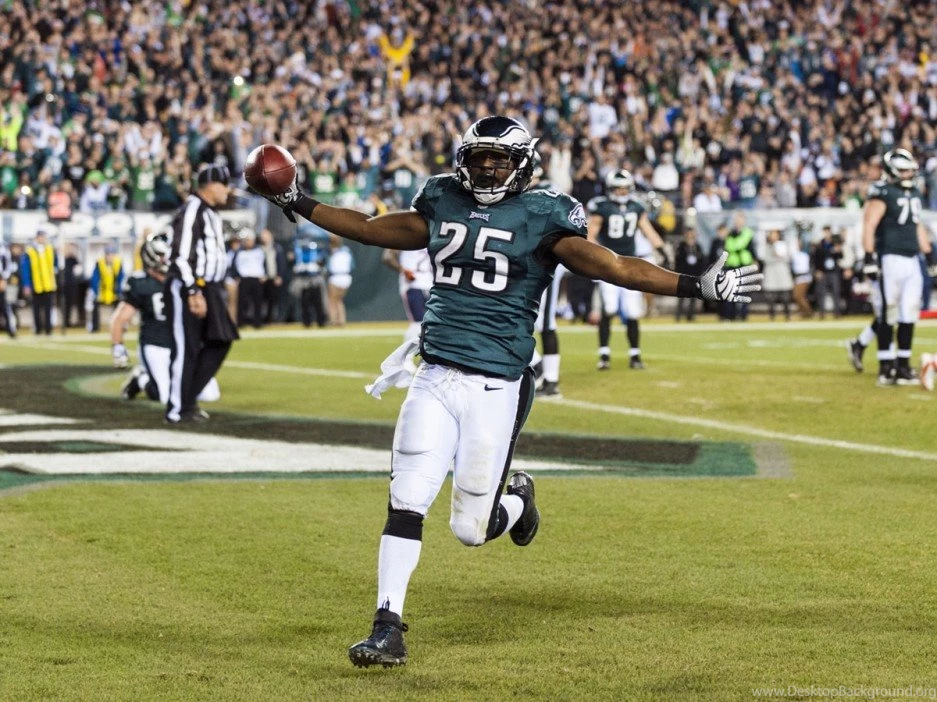 Photos: Eagles Rout Bears, 54 11 Birds 24/7