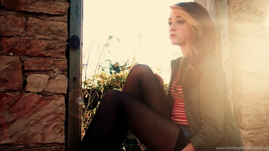 Lonely Girl Ew Hd Wallpapers Free For Desktop