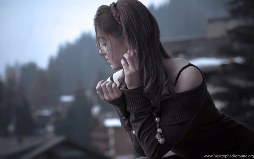 2880x1800 Lonely Girl Hd Wallpapers