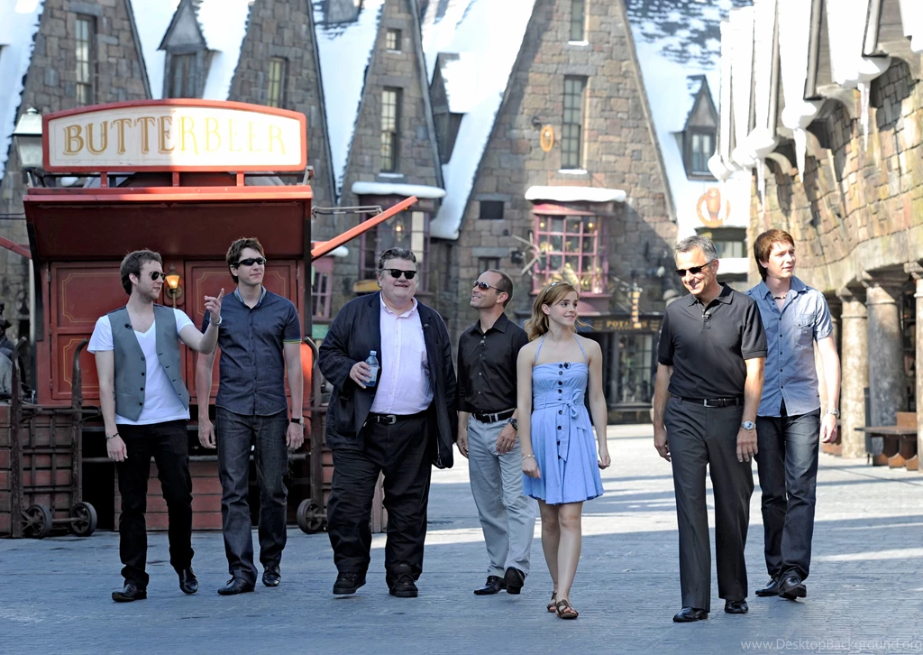 Harry Potter Cast Touring Hogsmeade Desktop Wallpapers