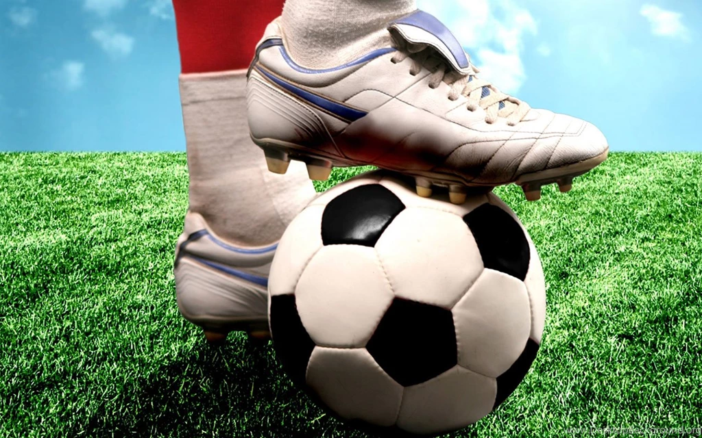 Oversized Football Photo Wallpapers 17 - Sports Wallpapers Free ...
