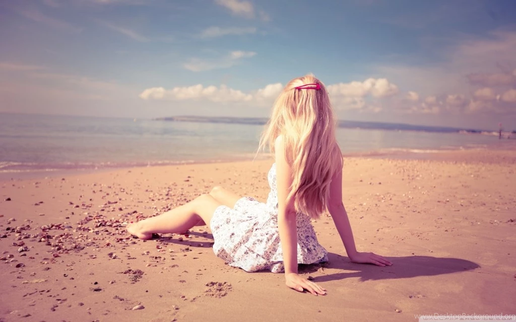 Blonde Girl On The Beach HD Desktop Wallpapers : High Definition ...