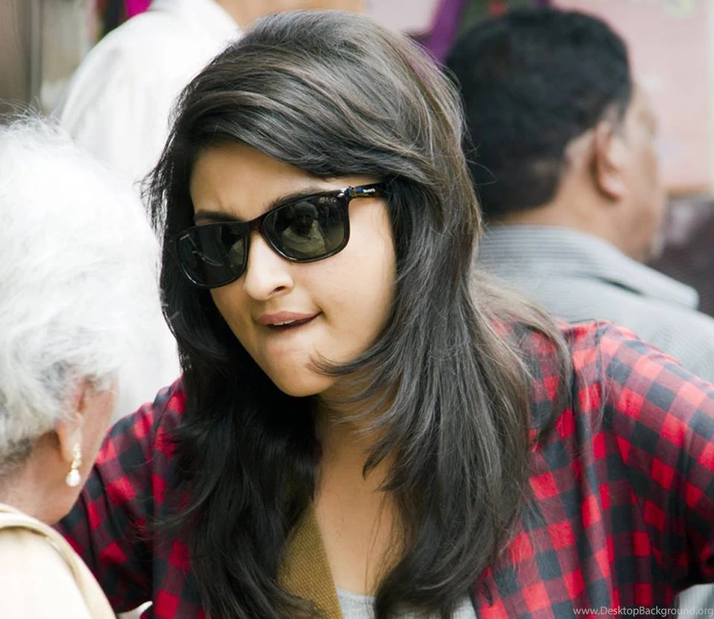 Parineeti Chopra Parineeti Chopra Styles Photos Hd For Facebook ...