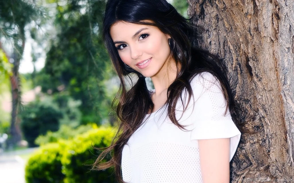 Victoria Justice HD Desktop Wallpapers