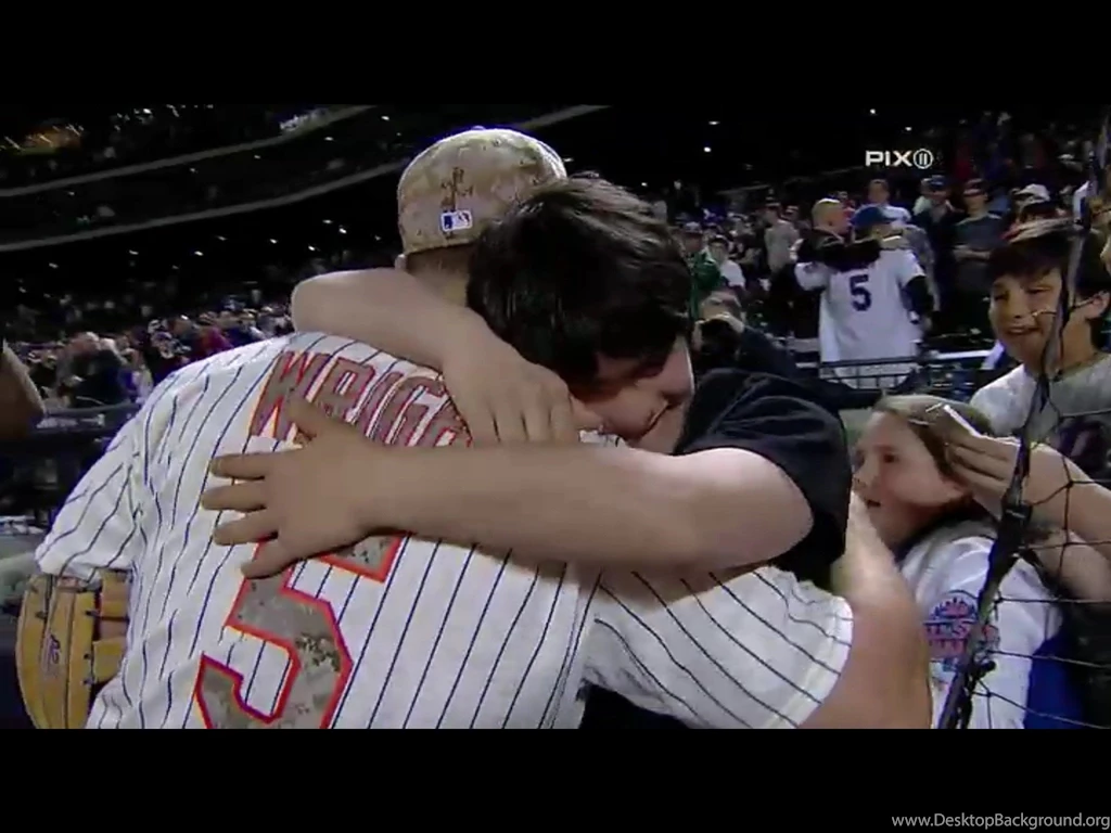 David Wright Hugging A Young Fan At The End Of Tonight's Game ...