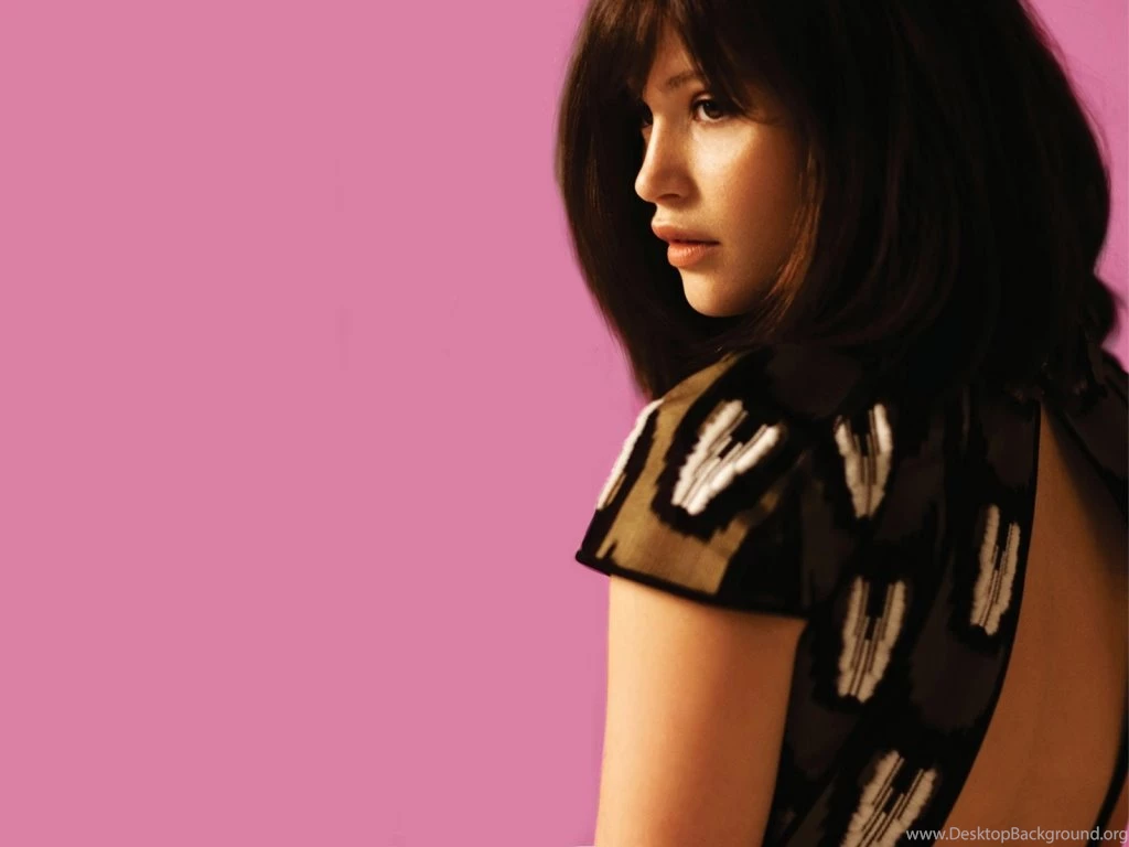 Flawless And Beautiful: Super Sexy Gemma Arterton Photofile