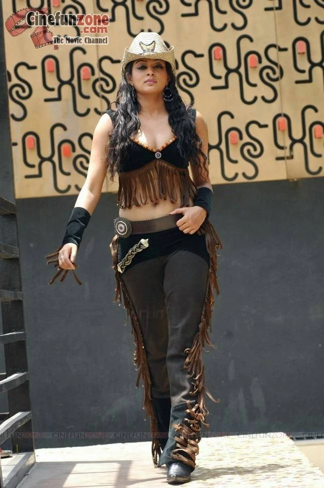 Welcome To Hi 2 Photospot: Priyamani Latest Hot & Spicy Stills