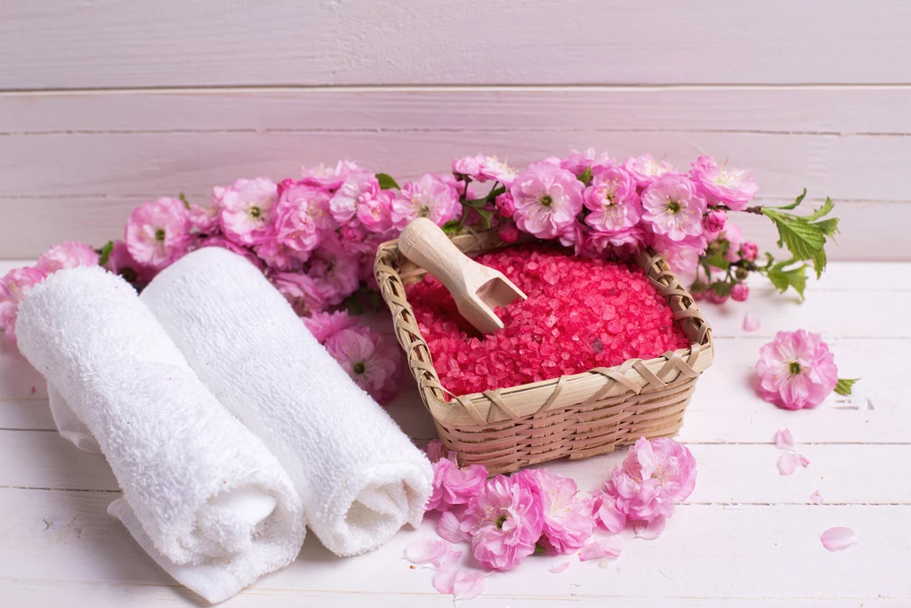 Spa_Background_with_Pink_Flowers.jpg?m=1453666880