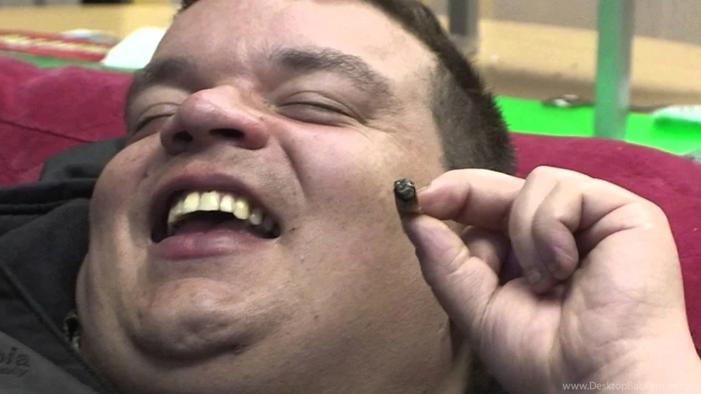 Hilarious Fat Guy Smokes Weed WeedStarNow