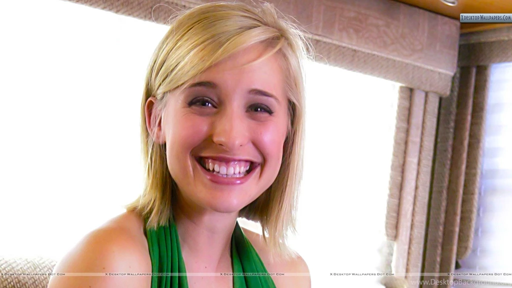 Allison Mack Wallpapers, Photos & Images In HD