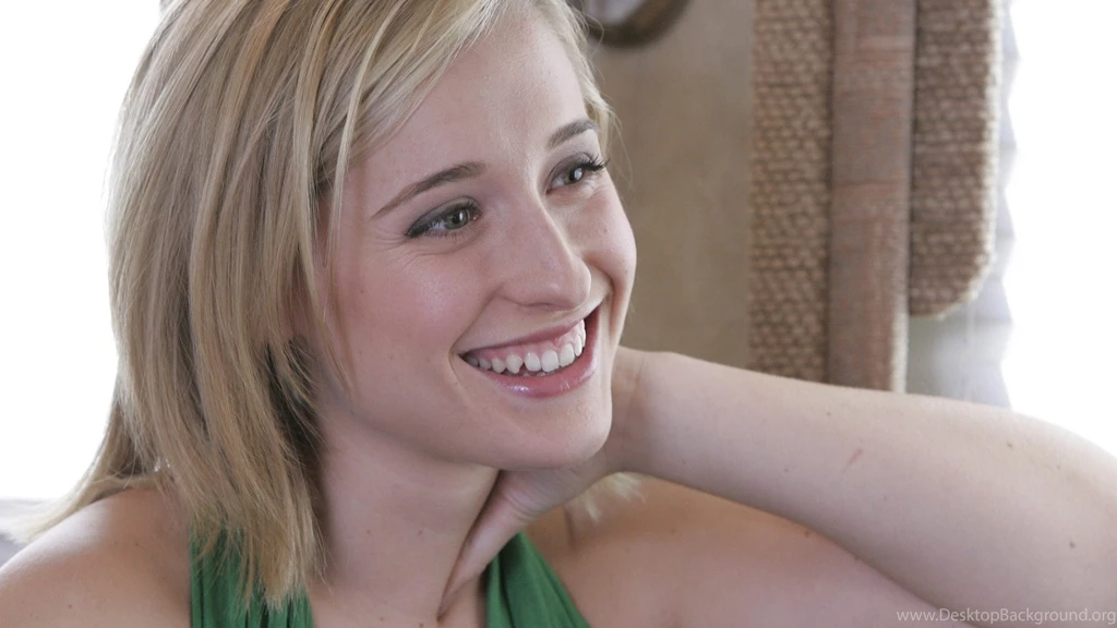 Allison Mack Beautiful Wallpapers