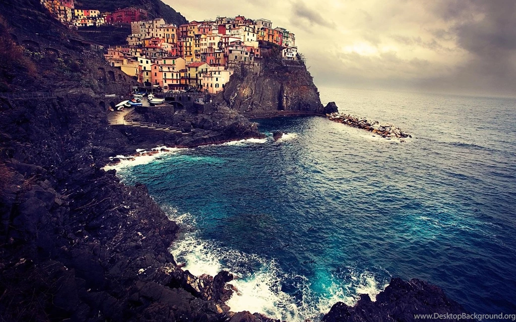Beautiful City Near Sea Awesome View Of City Manarola Itly Free ...