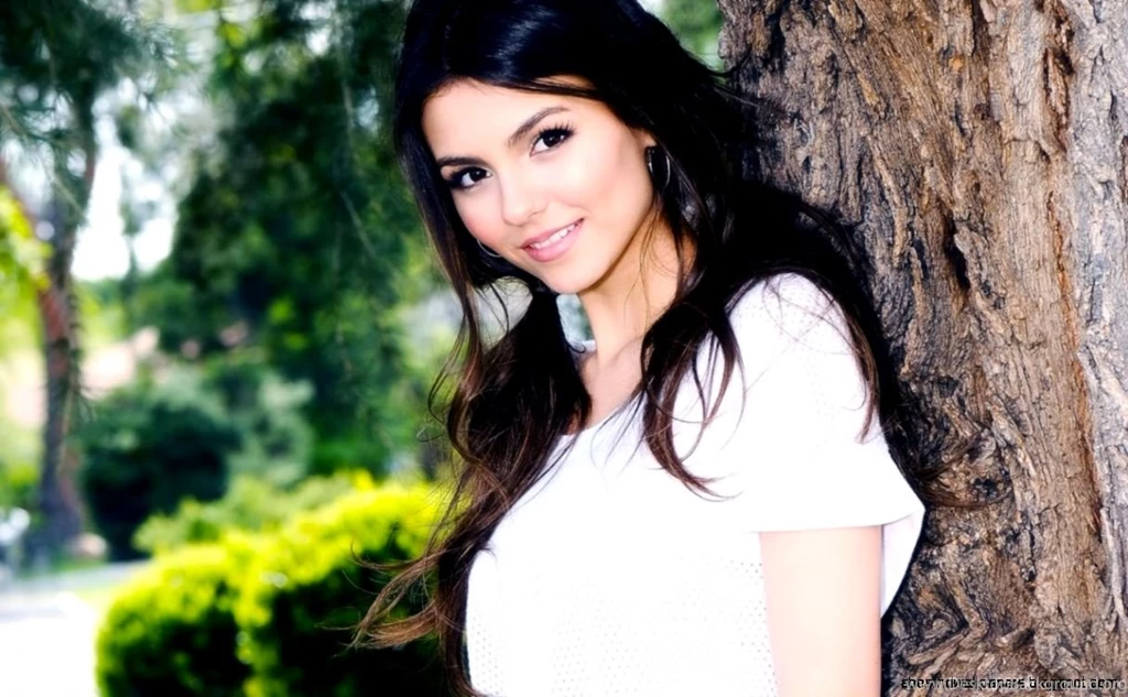 Victoria Justice Wallpapers