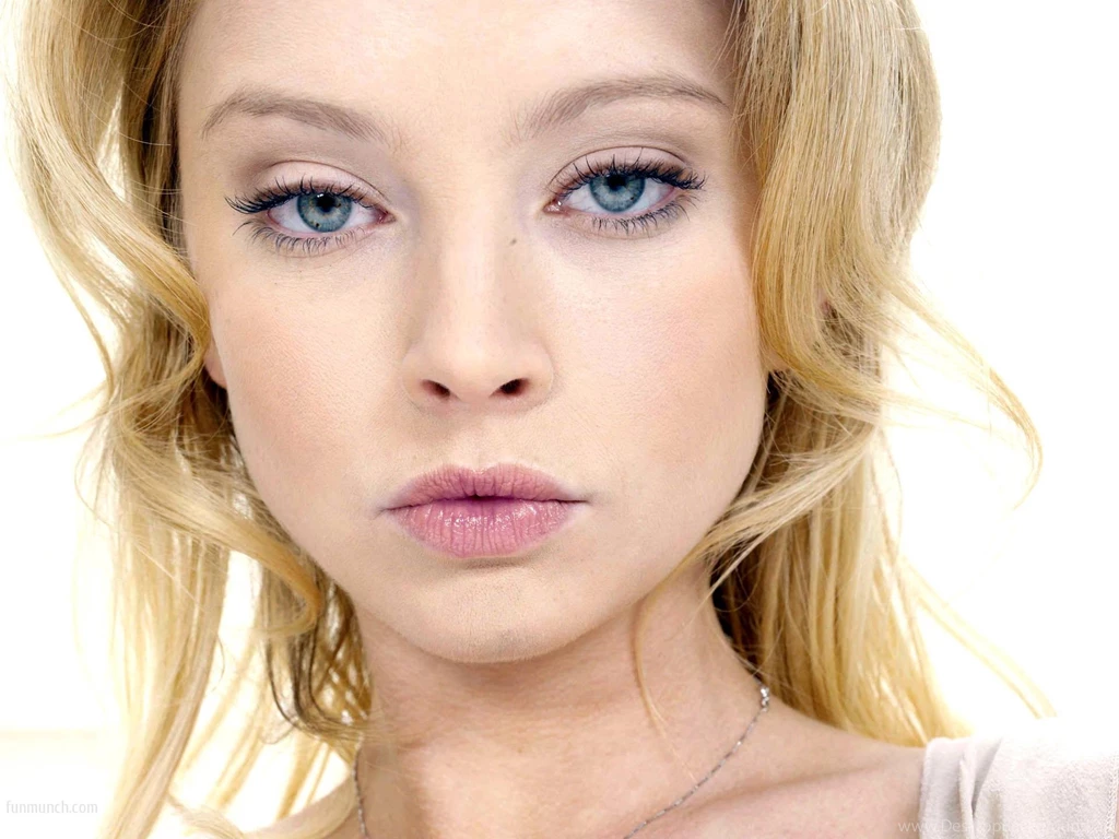 Beautiful Elisabeth Harnois