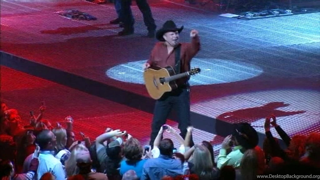 Garth Brooks Draws Thousands To Dallas For 7 Shows