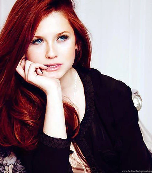 983652 Bonnie Wright Wallpapers