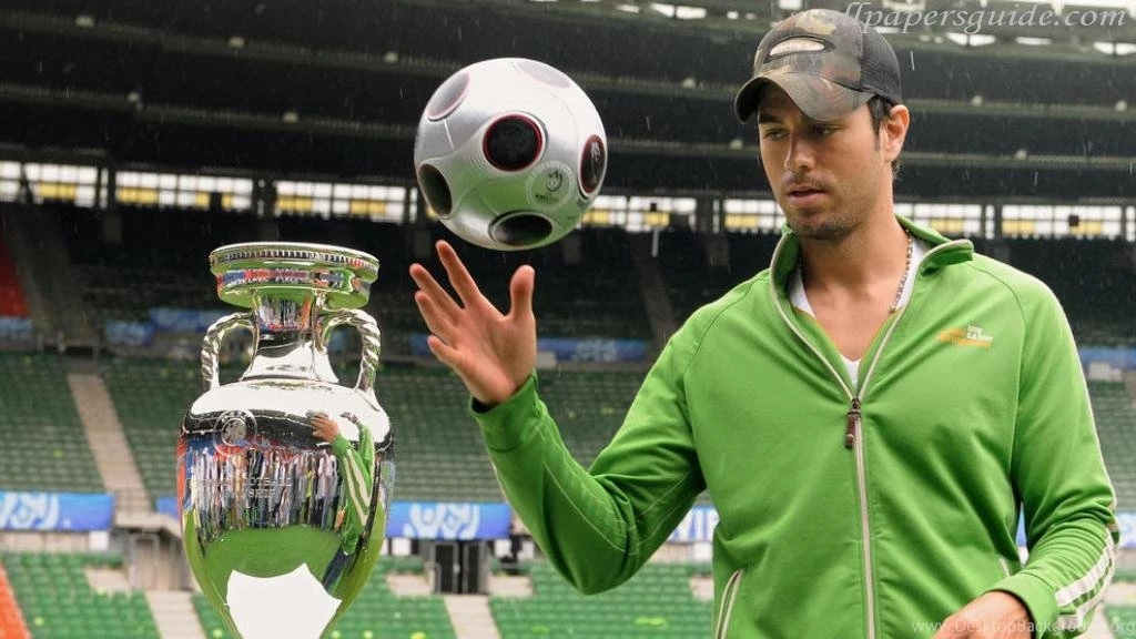 Enrique Iglesias Wallpaper 0401   Enrique Iglesias   Official Website