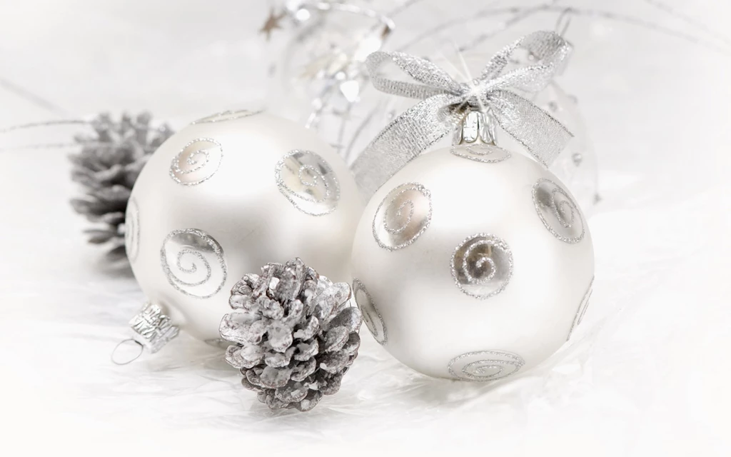 Download Beautiful Silver Christmas Ball Wallpapers Free By Udhao.net