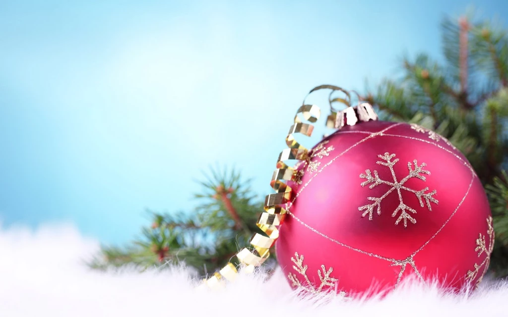 Christmas Free Pink Christmas Ball Wallpapers