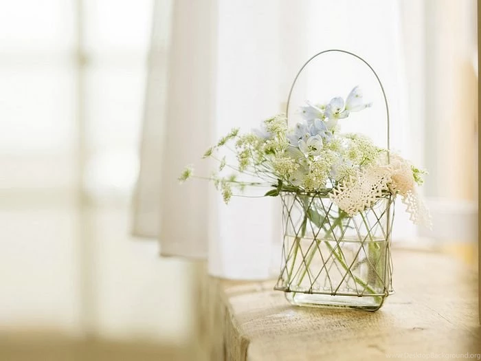 Charming Flowers In The Basket 1 Wallcoo.net