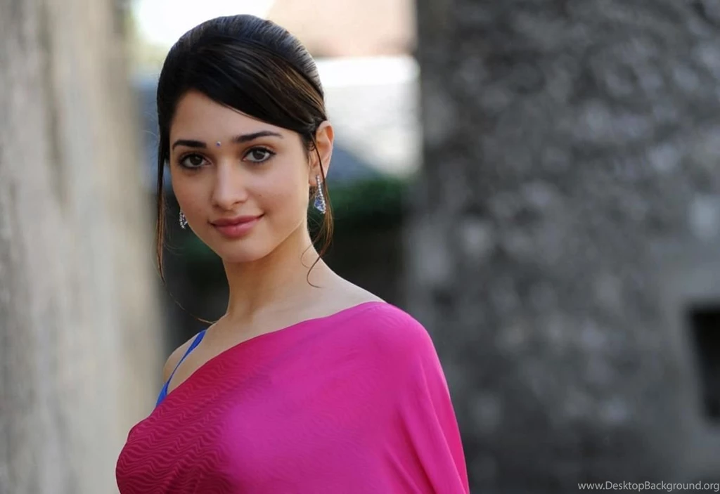 Tamanna Bhatia Looking Hot In Pink Saree HDwallpaper4U.com