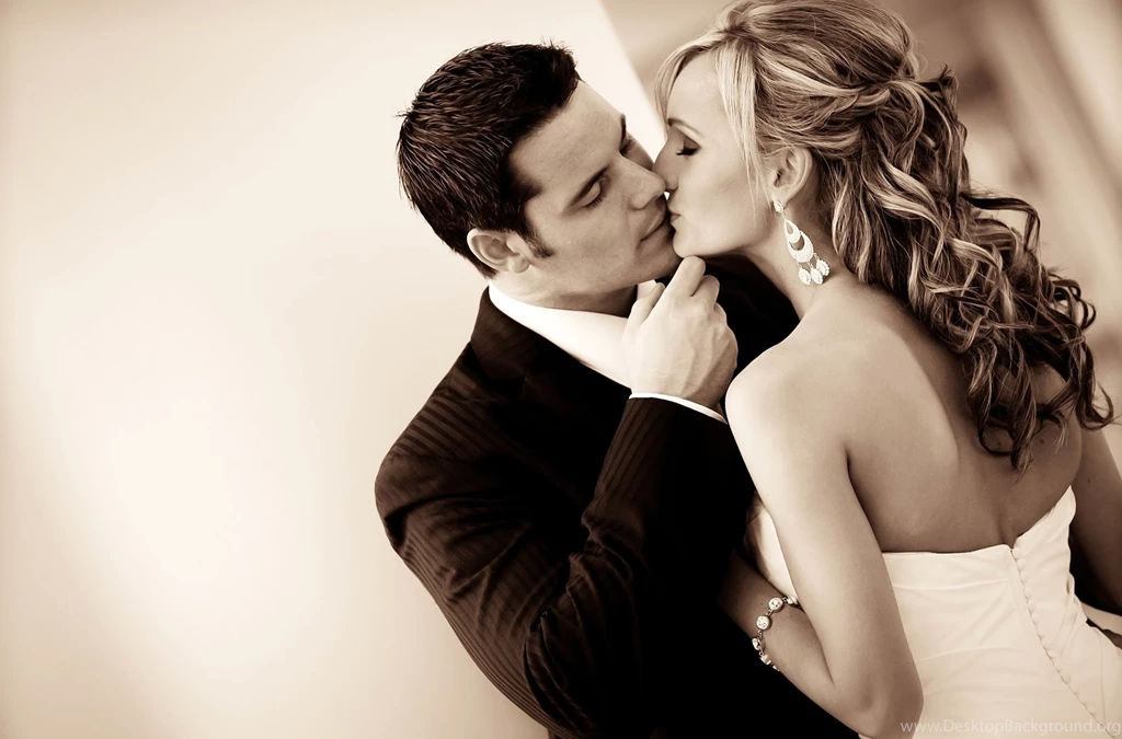 Lovely Wallpapers: Romantic Kissing Wallpapers