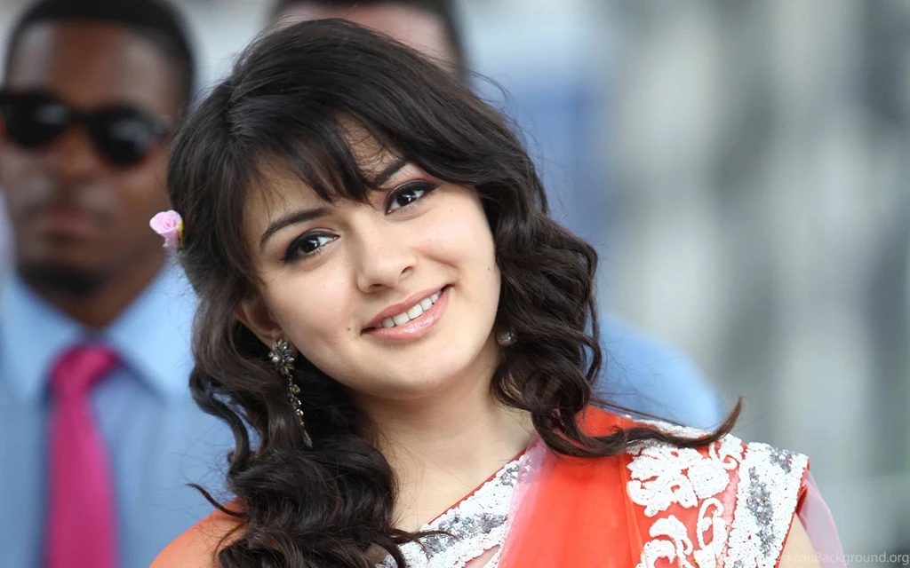 Cute Hansika Motwani In Saree New Hd WallpaperNew Hd Wallpapers