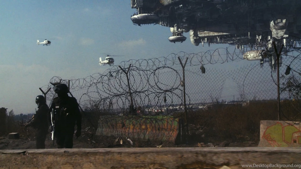 District 9 Large Image With Helicopter And Mothership Spaceship ...