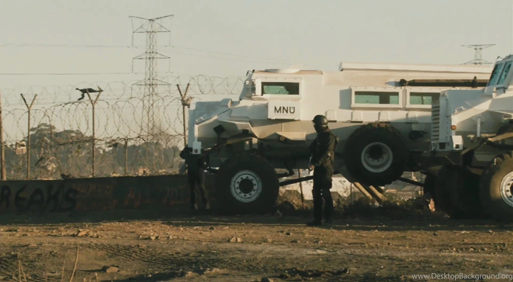 District 9 Wallpapers Alien Motherships Guns Helicopters ...