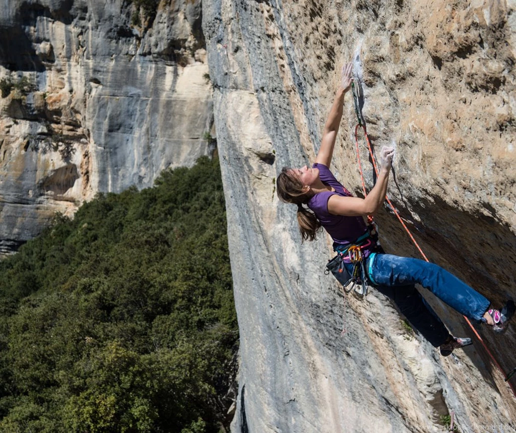 MAMMUT — Free Desktop Backgrounds With Anna Stöhr