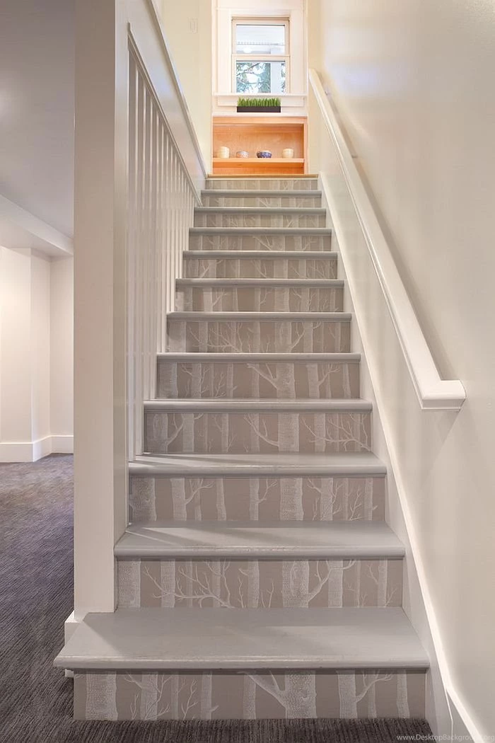 16 Fabulous Ideas That Bring Wallpapers To The Stairway