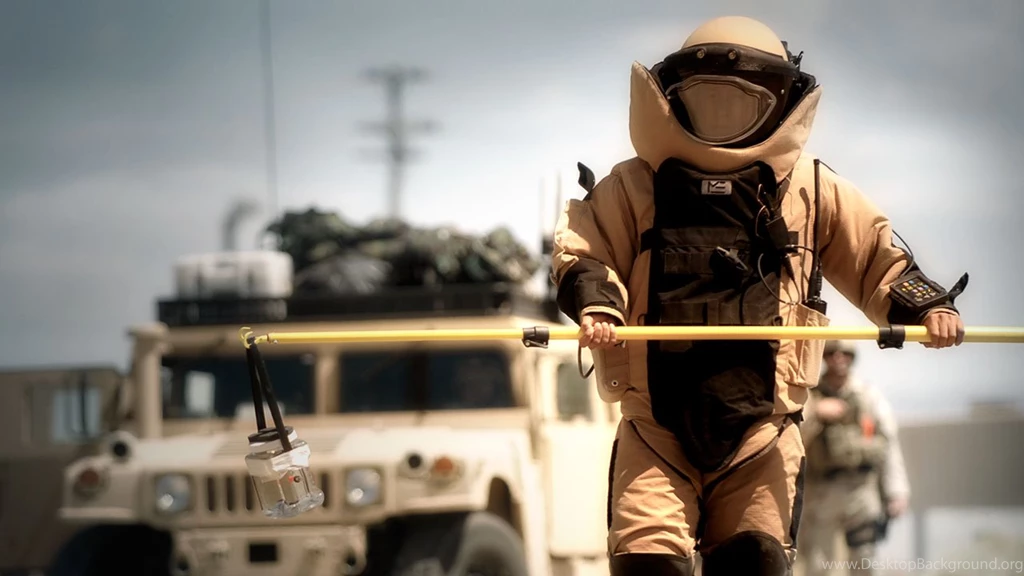 Explosive Ordnance Disposal Technicians (EOD) : Navy.com