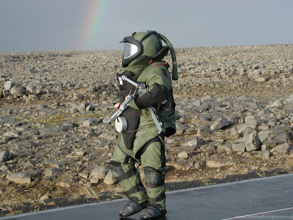 Icelandic Coast Guard EOD Technician On Task [2048x1536 ...