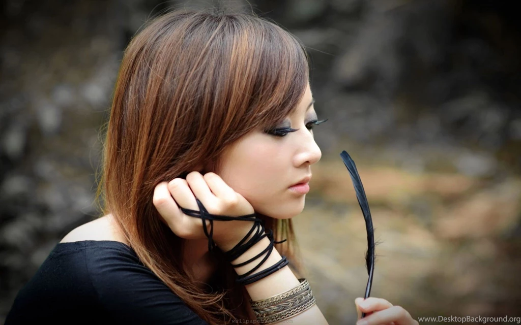 Beautiful Girl Attractive Picture Dazzling Wallpapers / Wallpapers ...