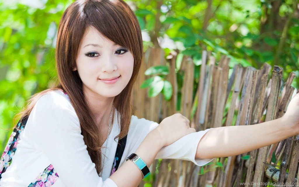 Beautiful Girl Stunning Wallpapers Attractive Backgrounds ...