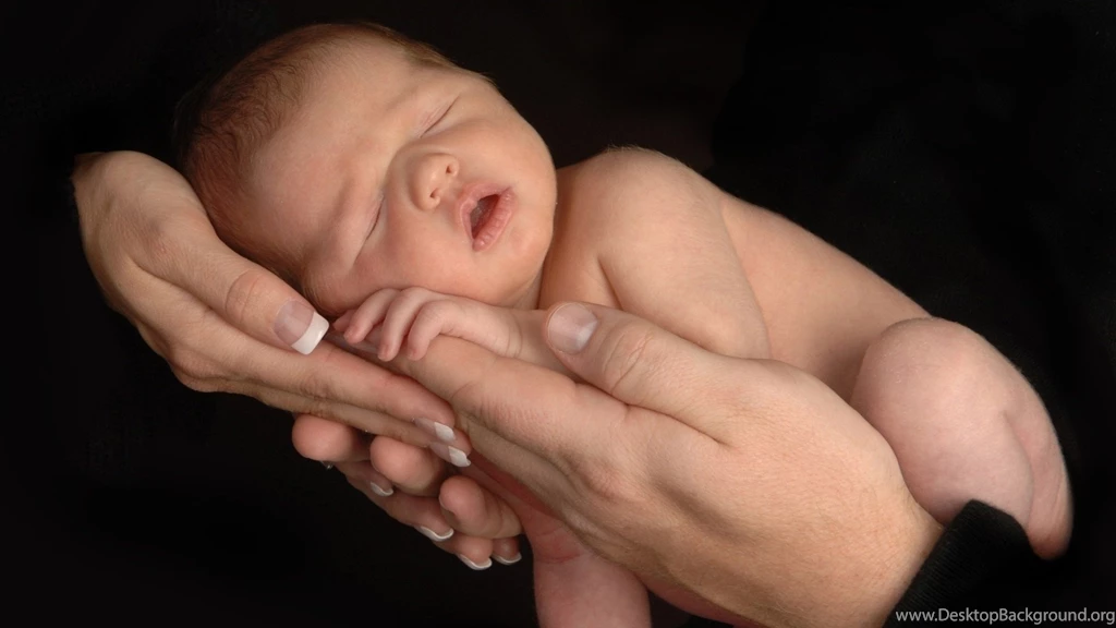 BABY NEWBORN BABY IN HANDS WALLPAPER (1080p)   HD IMAGE
